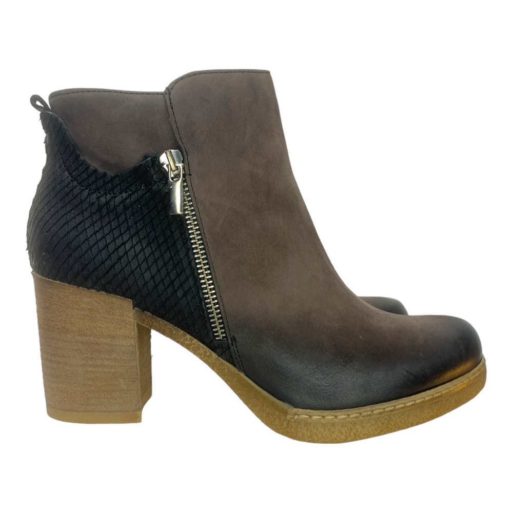 SUNDANCE Cantabria Textured Leather Stacked Heel Boots 39